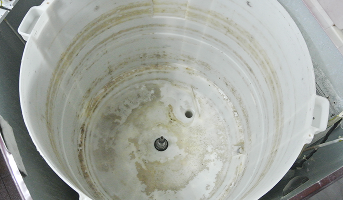 드럼통 내부 오염 청소 전 사진